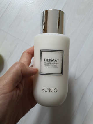 뷰니오 더마플러스 카밍 에멀전200ml — 5점을 준 리뷰어가 2020년 11월 올린 사용 사진