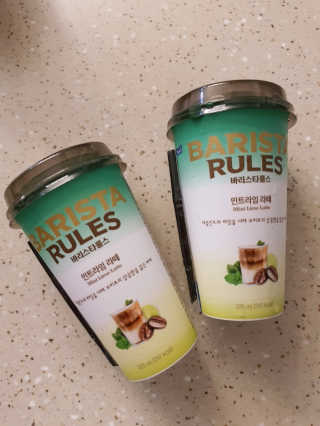 바리스타룰스 민트라임 라떼 — 5점을 준 리뷰어가 2020년 8월 올린 사용 사진