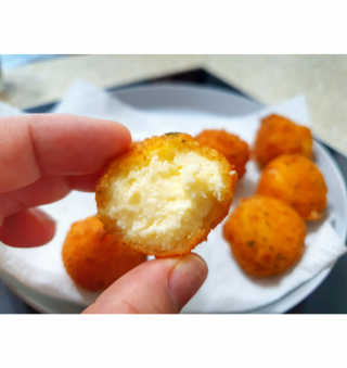 가치식탁 리얼치즈스틱, 리얼크림치즈볼 — 5점을 준 리뷰어가 2020년 5월 올린 사용 사진