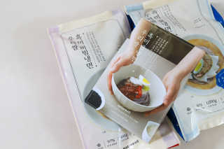 [네이처빌] 우리쌀 흑미비빔냉면,물냉면 총 2종 — 5점을 준 리뷰어가 2020년 7월 올린 사용 사진