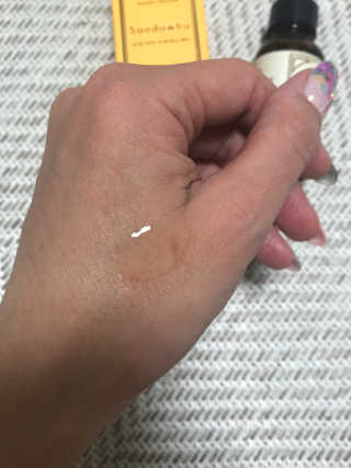 [스킨큐어] 산다화 비타민C 화이트닝 에센스 30ml — 5점을 준 리뷰어가 2020년 4월 올린 사용 사진