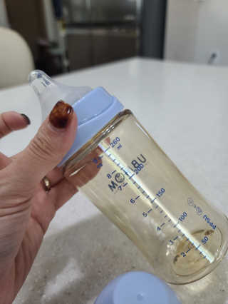 유비맘 PPSU 젖병 노꼭지_260ml_컬러 랜덤 발송 — 5점을 준 리뷰어가 2020년 10월 올린 사용 사진