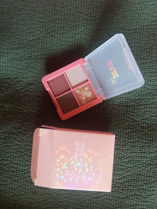 [블랙루즈] 크리스탈 하트 락 섀도우 4종 중 택1 — 5점을 준 리뷰어가 2020년 9월 올린 사용 사진