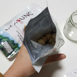 도이퉁 마카다미아 넛 90g  로얄 마카넛 오리지널 쏠트 허니 — 3점을 준 리뷰어가 2020년 11월 올린 사용 사진