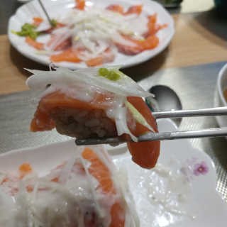 동원산업 항공직송 동원생연어_400g — 4점을 준 리뷰어가 2020년 4월 올린 사용 사진
