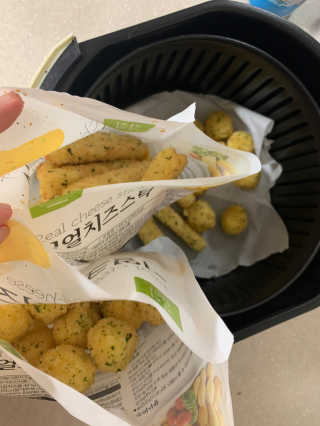 가치식탁 리얼치즈스틱, 리얼크림치즈볼 — 5점을 준 리뷰어가 2020년 11월 올린 사용 사진