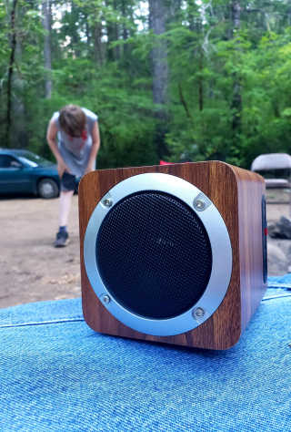 SEVIZ MINI10W 레트로 블루투스 스피커 — 5점을 준 리뷰어가 2020년 8월 올린 사용 사진
