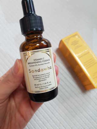[스킨큐어] 산다화 비타민C 화이트닝 에센스 30ml — 4점을 준 리뷰어가 2020년 4월 올린 사용 사진