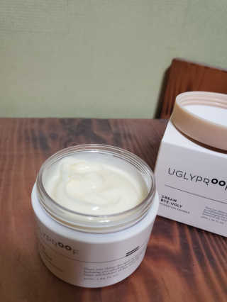 어글리프루프 크림 바이어글리 하이드레이션 샤워 50ml — 5점을 준 리뷰어가 2020년 12월 올린 사용 사진