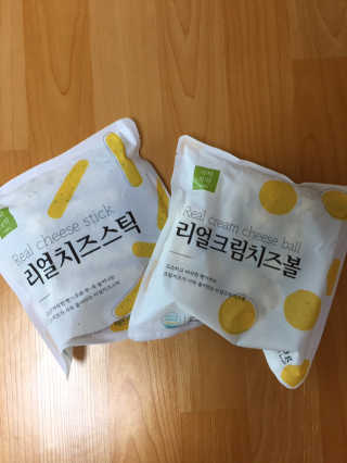 가치식탁 리얼치즈스틱, 리얼크림치즈볼 — 3.5점을 준 리뷰어가 2020년 8월 올린 사용 사진