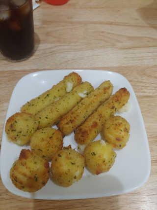가치식탁 리얼치즈스틱, 리얼크림치즈볼 — 5점을 준 리뷰어가 2020년 6월 올린 사용 사진