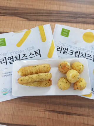 가치식탁 리얼치즈스틱, 리얼크림치즈볼 — 5점을 준 리뷰어가 2020년 8월 올린 사용 사진