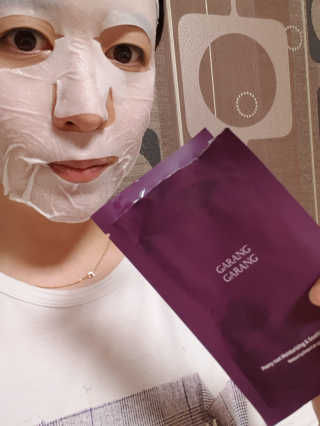GARANG GARANG 피오니 룻 모이스처라이징 앤 수딩 마스크팩 — 5점을 준 리뷰어가 2020년 4월 올린 사용 사진