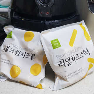 가치식탁 리얼치즈스틱, 리얼크림치즈볼 — 5점을 준 리뷰어가 2020년 7월 올린 사용 사진
