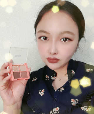 [블랙루즈] 크리스탈 하트 락 섀도우 4종 중 택1 — 5점을 준 리뷰어가 2020년 9월 올린 사용 사진