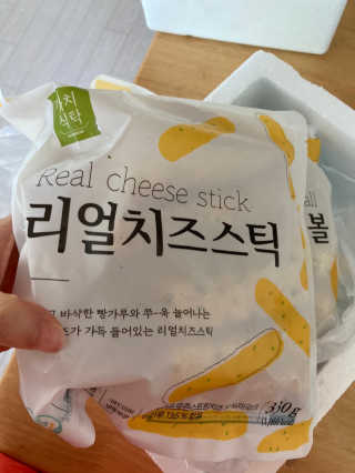 가치식탁 리얼치즈스틱, 리얼크림치즈볼 — 5점을 준 리뷰어가 2020년 8월 올린 사용 사진