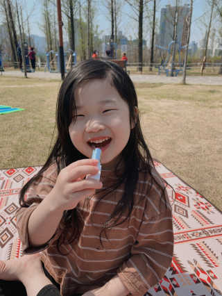 꼬메맘마 네이처 달리아핑크 립컬러 — 5점을 준 리뷰어가 2020년 4월 올린 사용 사진