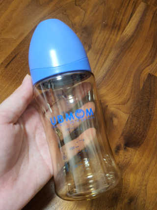 유비맘 PPSU 젖병 노꼭지_260ml_컬러 랜덤 발송 — 5점을 준 리뷰어가 2020년 10월 올린 사용 사진