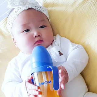 유비맘 샘방지 PPSU 빨대컵_컬러 랜덤 발송 — 5점을 준 리뷰어가 2020년 4월 올린 사용 사진