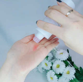 어글리프루프 에센스 스탑디어글리 레드모먼트 에센스 120ml — 4.5점을 준 리뷰어가 2020년 8월 올린 사용 사진