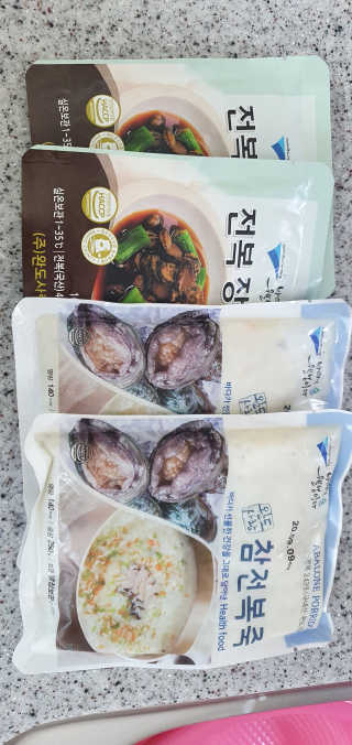 바다는다웰빙이다 완도사랑 전복죽 250g - 2팩 + 전복장조림 2팩 — 5점을 준 리뷰어가 2020년 8월 올린 사용 사진