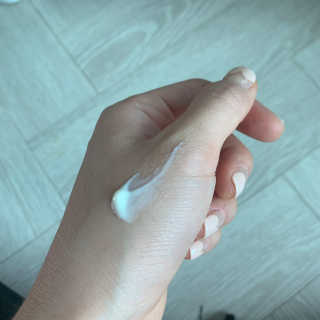 내추럴프렌드 아쿠아 에센셜 썬크림 — 3점을 준 리뷰어가 2020년 9월 올린 사용 사진