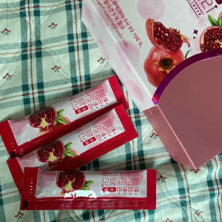 헬스업_쁘띠쁘띠석류콜라겐젤리_20g x 14포 — 5점을 준 리뷰어가 2020년 7월 올린 사용 사진