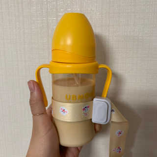 유비맘 젖병 빨대컵 다용도 홀더 1+1 _ 컬러 랜덤 발송 — 5점을 준 리뷰어가 2020년 8월 올린 사용 사진