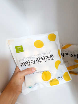 가치식탁 리얼치즈스틱, 리얼크림치즈볼 — 5점을 준 리뷰어가 2020년 8월 올린 사용 사진
