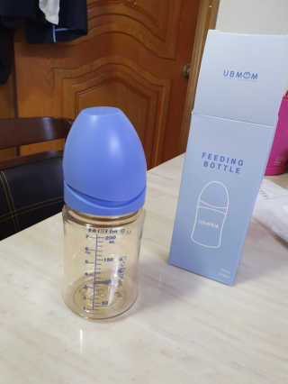 유비맘 PPSU 젖병 노꼭지_200ml_컬러 랜덤 발송 — 1점을 준 리뷰어가 2020년 10월 올린 사용 사진