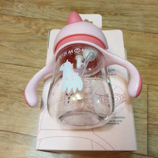 유비맘 트라이탄 코니빨대컵_컬러 랜덤 발송 — 4점을 준 리뷰어가 2020년 6월 올린 사용 사진