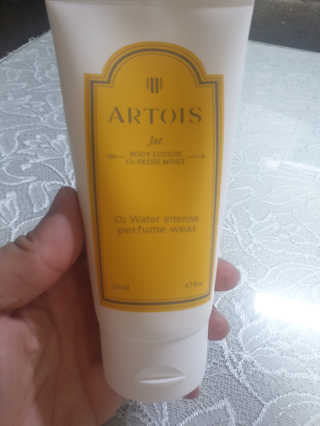 아르투아 ARTOIS 꽃밭에 누운듯 은은한 꽃향기, 아르투아 자르 바디로션 — 5점을 준 리뷰어가 2020년 7월 올린 사용 사진