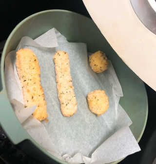 가치식탁 리얼치즈스틱, 리얼크림치즈볼 — 5점을 준 리뷰어가 2020년 9월 올린 사용 사진