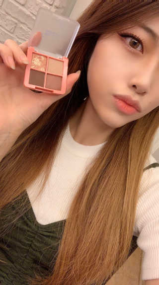 [블랙루즈] 크리스탈 하트 락 섀도우 4종 중 택1 — 5점을 준 리뷰어가 2020년 9월 올린 사용 사진