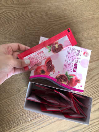 헬스업_쁘띠쁘띠석류콜라겐젤리_20g x 14포 — 5점을 준 리뷰어가 2020년 10월 올린 사용 사진