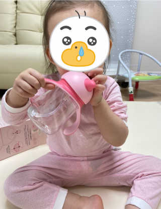 유비맘 트라이탄 코니빨대컵_컬러 랜덤 발송 — 5점을 준 리뷰어가 2020년 10월 올린 사용 사진