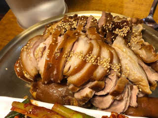 [동네맛집족발] 4개 족발 중 택1 — 5점을 준 리뷰어가 2020년 4월 올린 사용 사진