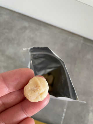 도이퉁 마카다미아 넛 90g  로얄 마카넛 오리지널 쏠트 허니 — 4.5점을 준 리뷰어가 2020년 11월 올린 사용 사진