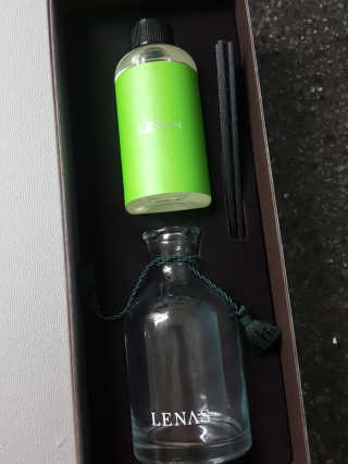레나스 프리미엄 아로마 디퓨저 200ml  [1SET] — 5점을 준 리뷰어가 2020년 10월 올린 사용 사진