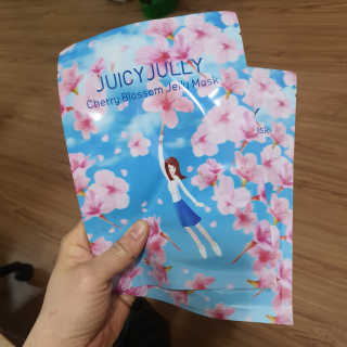 쥬시줄리 체리블라썸 젤리겔 마스크 — 5점을 준 리뷰어가 2020년 4월 올린 사용 사진