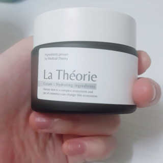La Theorie Hydrating Ingredients | 하이드레이팅 인그레이디언츠 — 5점을 준 리뷰어가 2020년 5월 올린 사용 사진