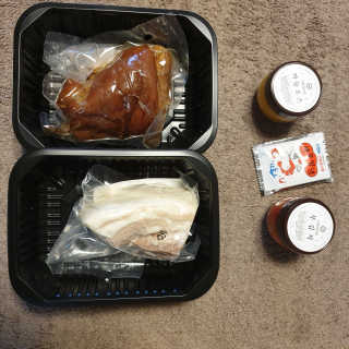 쿡스딜리 순살족발+전통보쌈+마늘소스+무김치 — 5점을 준 리뷰어가 2020년 6월 올린 사용 사진