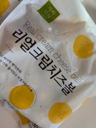 가치식탁 리얼치즈스틱, 리얼크림치즈볼 — 5점을 준 리뷰어가 2020년 8월 올린 사용 사진