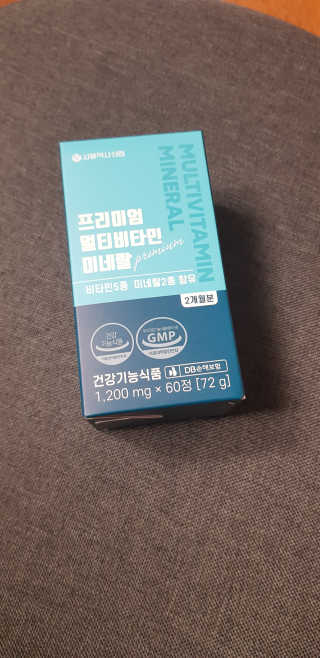 서울약사신협_프리미엄멀티비타민미네랄_1,200mg x 60정 — 4.5점을 준 리뷰어가 2020년 11월 올린 사용 사진