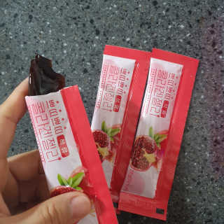 헬스업_쁘띠쁘띠석류콜라겐젤리_20g x 14포 — 5점을 준 리뷰어가 2020년 12월 올린 사용 사진