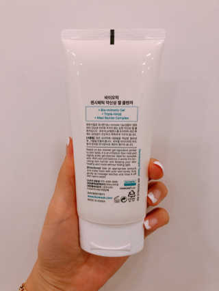 바이오믹 BIOMEEK SENSIMETIC MILD ACID CLEANSER — 5점을 준 리뷰어가 2020년 7월 올린 사용 사진