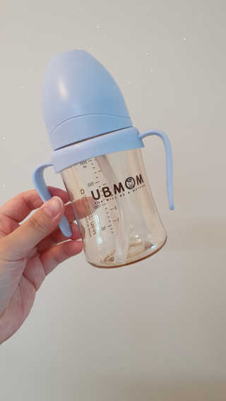 유비맘 샘방지 PPSU 빨대컵_컬러 랜덤 발송 — 4점을 준 리뷰어가 2020년 10월 올린 사용 사진