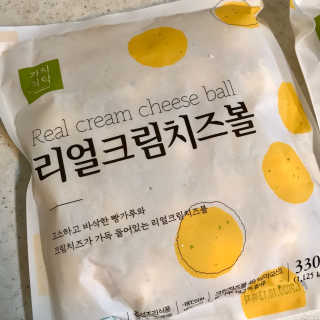가치식탁 리얼치즈스틱, 리얼크림치즈볼 — 5점을 준 리뷰어가 2020년 4월 올린 사용 사진