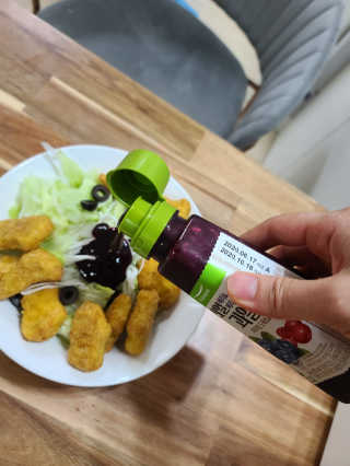 [풀무원] 리얼 과일  저지방 드레싱 240g 3종 — 5점을 준 리뷰어가 2020년 8월 올린 사용 사진