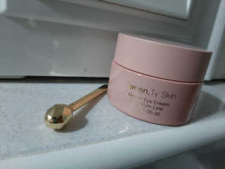 Tween.Ty Skin 트웬티스킨 리페어 아이크림 프리미엄 라인 — 4점을 준 리뷰어가 2020년 11월 올린 사용 사진
